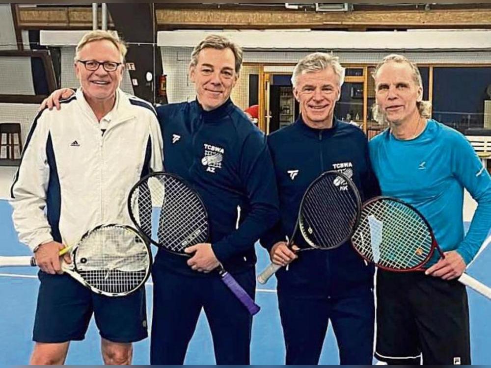 Auf Aufstiegskurs ist das Herren 55-Team des TC BW Anröchte. Beim Sieg in Hardenstein spielten (v.l.): Dirk Beckmann, Andre Zühlsdorff, Niels Korbmacher und Lars Nordmark.