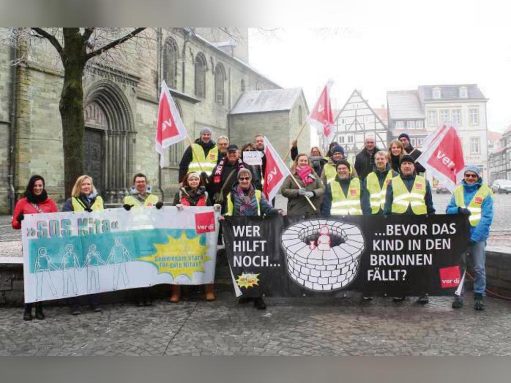 Ein Plakat brachte den Tenor auf den Punkt: „Kita – come in and burn out.“ Foto: Lurse