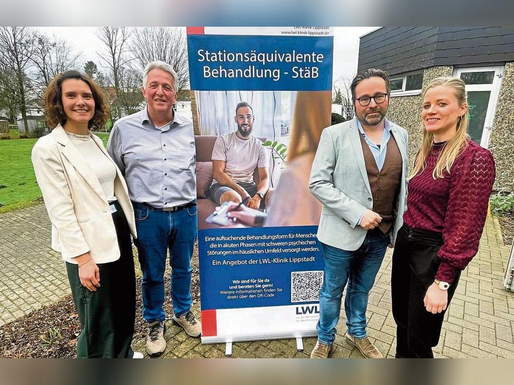 Federführend für das neue Behandlungsmodell „Intensiv-Therapie-zu-Hause“ (v.l.): Teamleiterin Corinna Silberg, Pflegedienstleitung Hubert Lücke, Chefarzt Dr. Sascha Dargel und Andrea Thielmann (Sozial-Pflegeexpertin). Foto: Vielberg