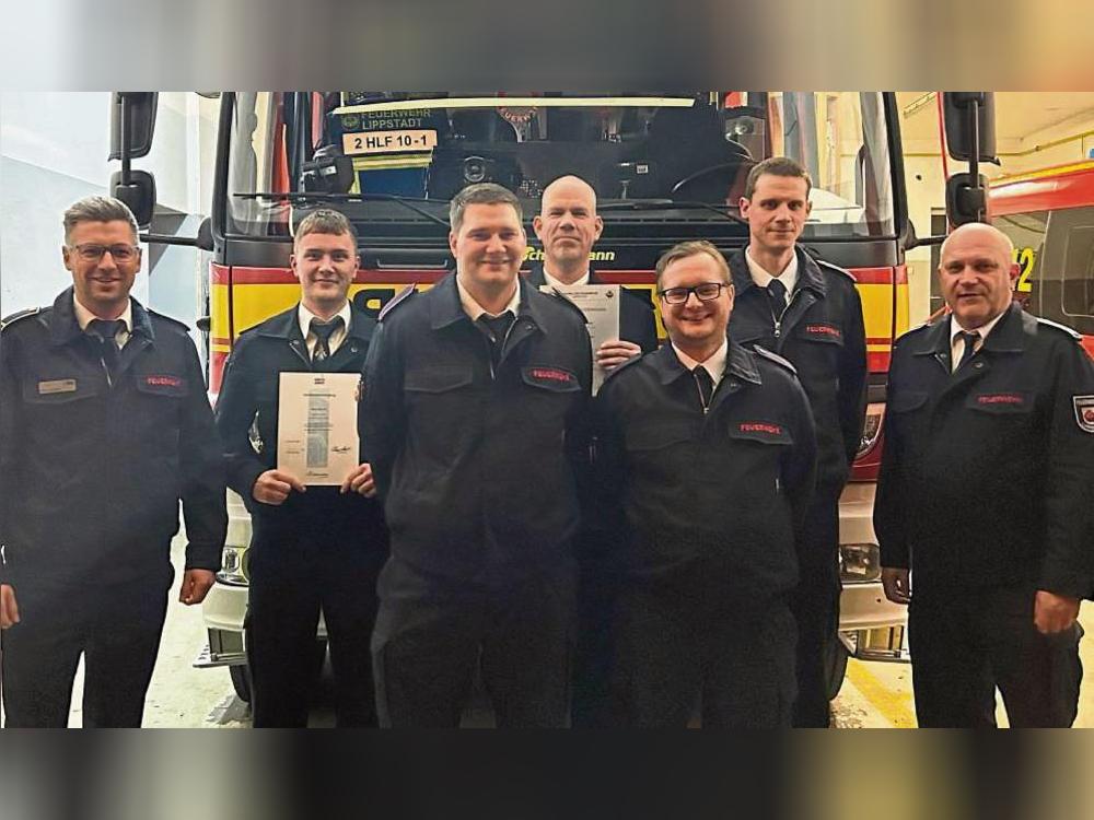 Unser Bild zeigt die Kameraden (v.l.): David Westerfeld (stellvertretender Leiter der Feuerwehr), Stefan Büscher, Michael Haberberger, Christoph Kössmeier, Andre Wolff, Christopher Gittner und Frank Baier (Löschgruppenführer).