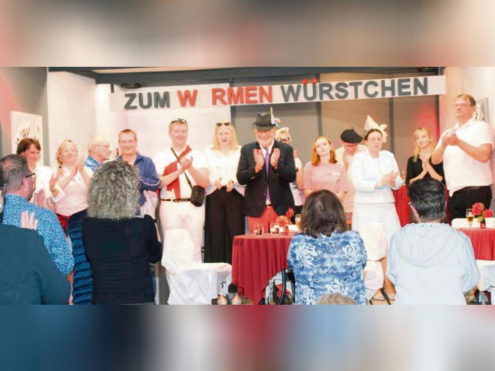 Das Ensemble von Vorhang Auf stellt im März das neue Stück vor.