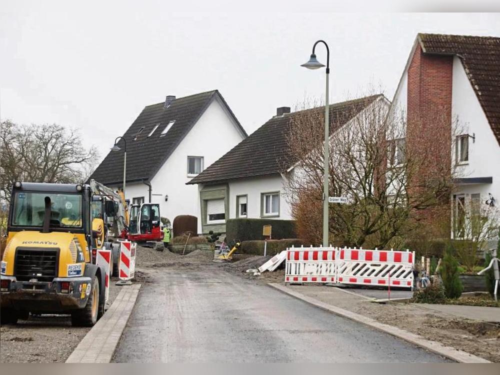 Die Pflasterbereiche und die Rinnenanordnung werden im Zuge des Ausbaus der Bruchstraße an der Krumme Wende, Grüner Weg und An der Schledde geändert. Foto: Meschede