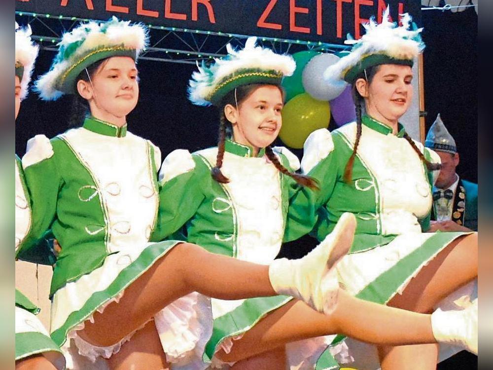 Die Grün-Weißen Funken gehören zum Schmerlecker Karneval einfach dazu. Fotos: Archiv