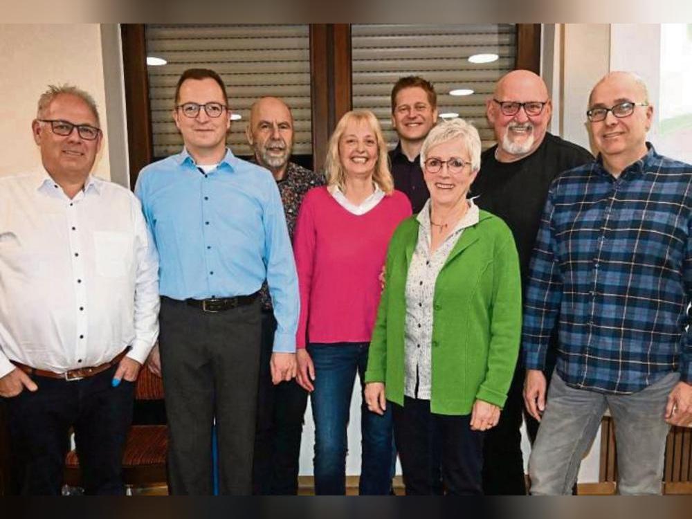 Der Vorstand des Heimatvereins Steinhausen – inklusive ausgeschiedener sowie neu gewählter Mitglieder (v.l.): Holger Dirks, Andreas Schwarz, Josef Lues, Ulla Unterhalt, Gregor Stratmann, Elisabeth Duscha, Franz Borghoff sowie Dirk Elias.