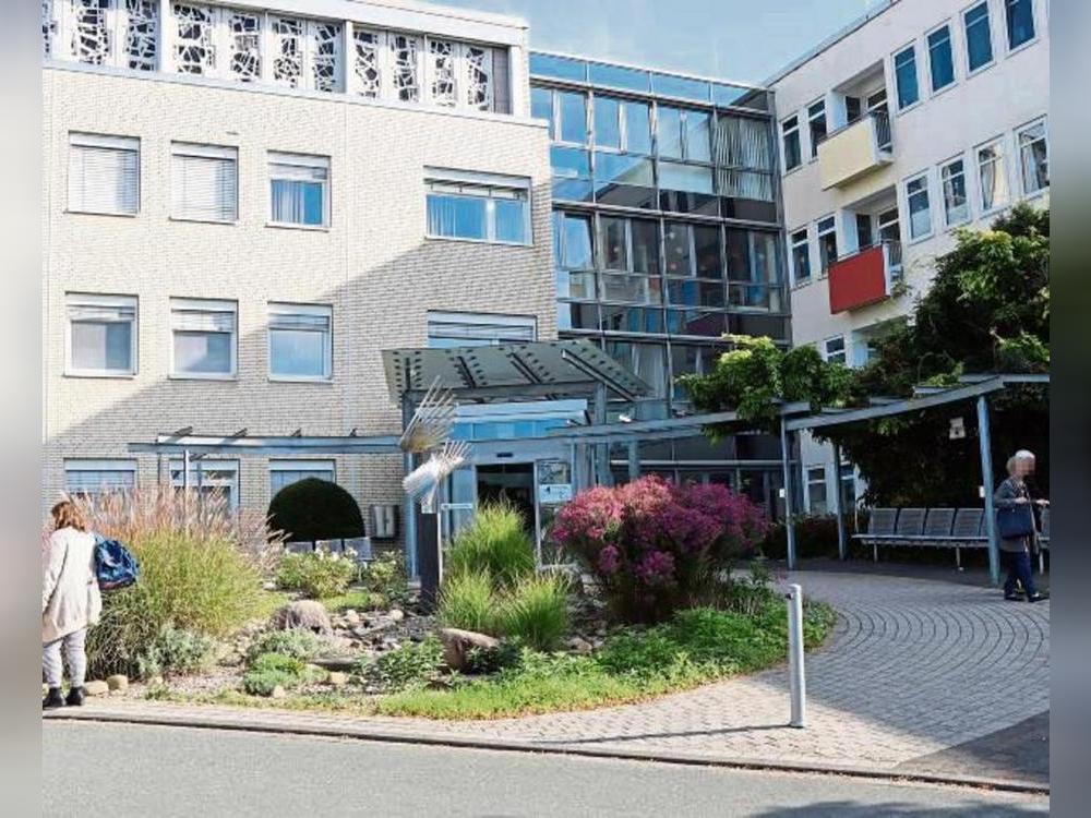 Das Krankenhaus in Salzkotten wächst in der Geriatrie und um Familienzimmer auf der Geburtsstation. Archivfoto: Dietz