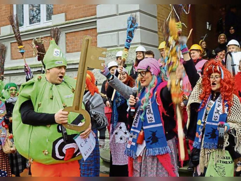 2024 verkleidete sich Remco van der Velden als Virus.