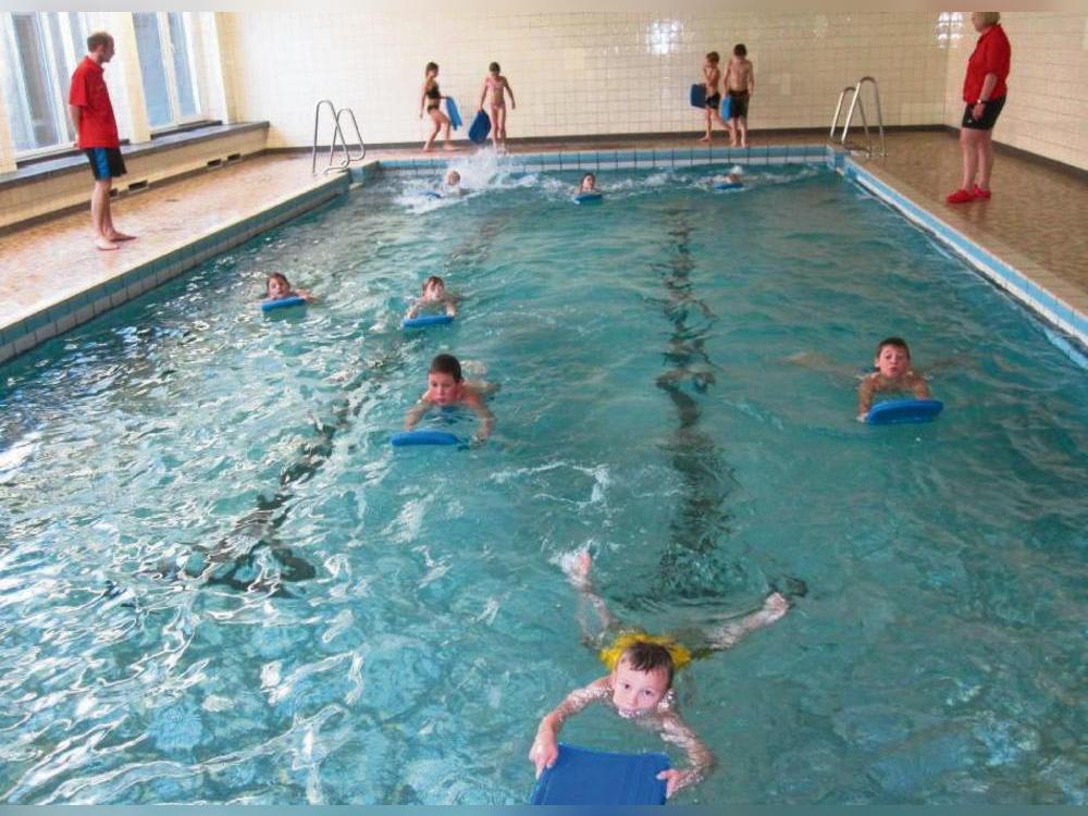 Anfängerkurse der DLRG im Lehrschwimmbecken des Friedrich-Spee-Gymnasiums sind derzeit ein Bild aus der Vergangenheit. Foto: Archiv