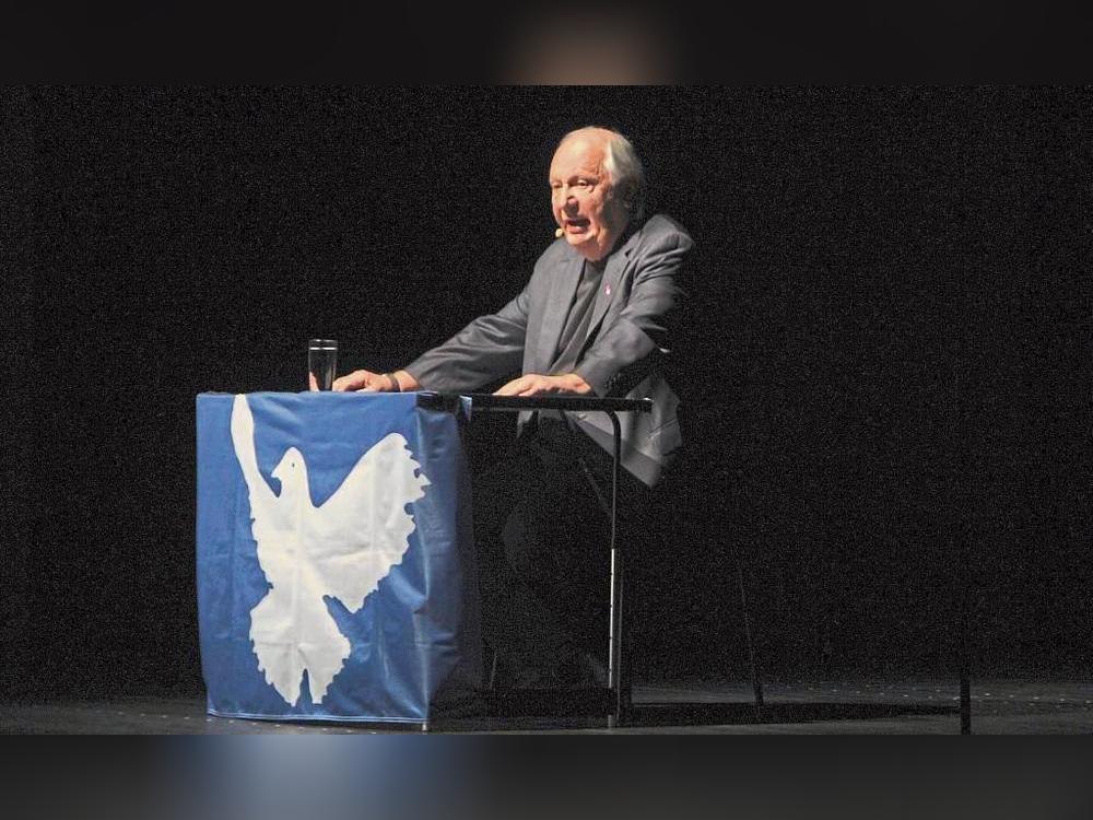 Wilfried Schmickler war mit seinem aktuellen Kabarett-Programm im Stadttheater. Foto: Mintert