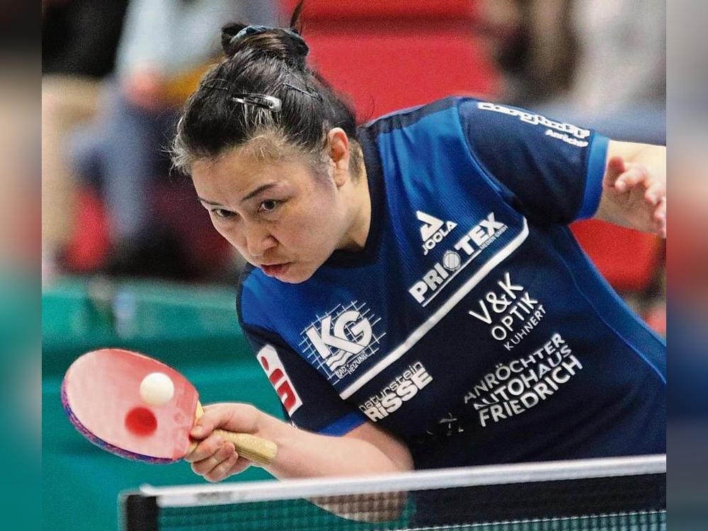 Ihre Erfahrung ist noch immer Gold wert: Ein knappes Match gegen die Tostedterin Anastassiya Lavrova entschied Jing Tian-Zörner (im Bild) für den TTK Anröchte in vier Sätzen für sich. Foto: Wiegand