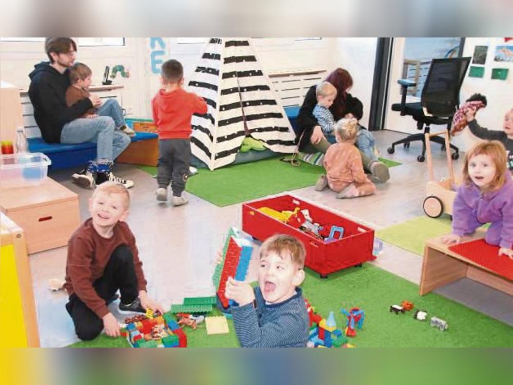 Die neuen Räume im Container-Provisorium haben die Kinder des Familienzentrums gleich spielerisch erobert.