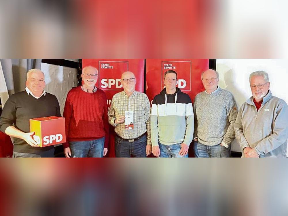 Der SPD-Vorstand bleibt bestehen: v.l. Bernd Kirchhoff, Wolfgang Marcus, Rolf Reen, Andreas Eggeringhaus, Robert Plattfaut-Schumacher und Aloys Röwekamp. Foto: Bußmann