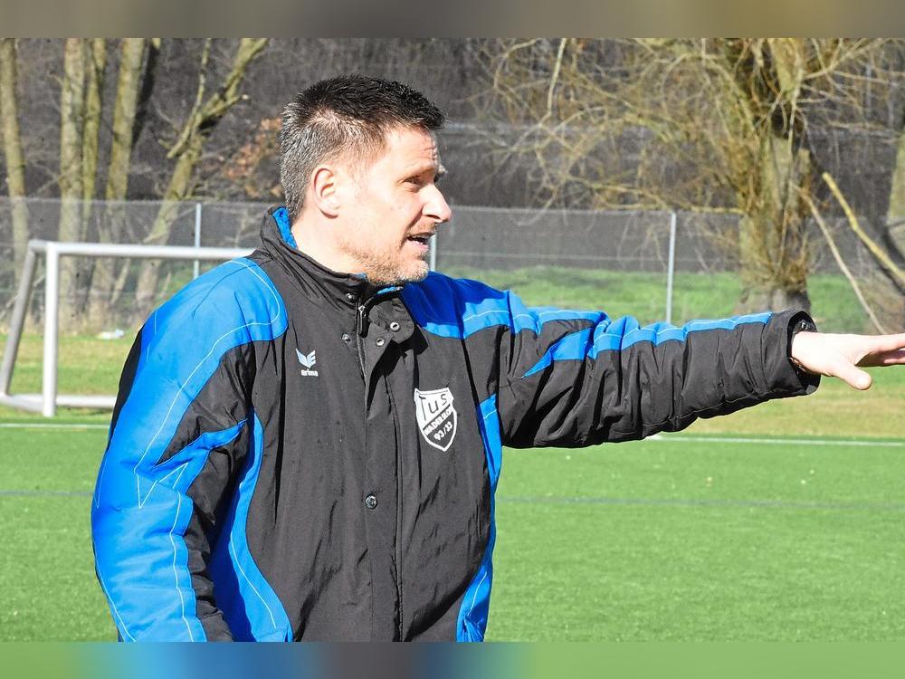 Helio Manotas und die Landesliga-Frauen des TuS Wadersloh schlugen sich im Westfalenpokal wacker und verloren nur 0:1 bei Regionalligist Arminia Bielefeld. Archivfoto: Heinke