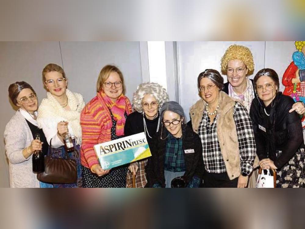 Viel Spaß hatten die Frauen beim kfd-Karneval. Foto: Kloer