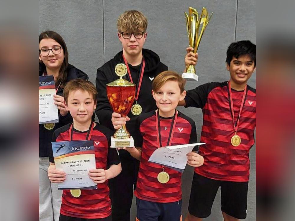 Bezirkspokalsieger in der Altersklasse U15 (v.l.): Fabiola Aradini, Felix Czoske, Erik Winkelnkemper, Vincent Becker und Vedha Rengarajan vom 1. BV Lippstadt.