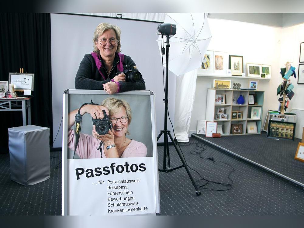 Passbilder sind für Fotografin Karin Lux eine wichtige Einnahmequelle. Ab Mai reduziert sie das Angebot aber.