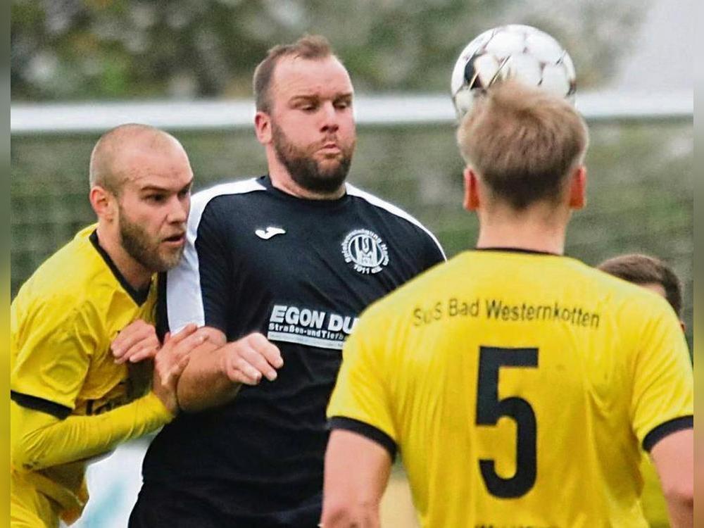 Wie Teamkollege Merlin Sonntag konnte auch Jan Penner (l.) die ganze Woche nicht am Mannschaftstraining teilnehmen. Den SuS-Akteur plagt eine Grippe. Foto: Wiegand