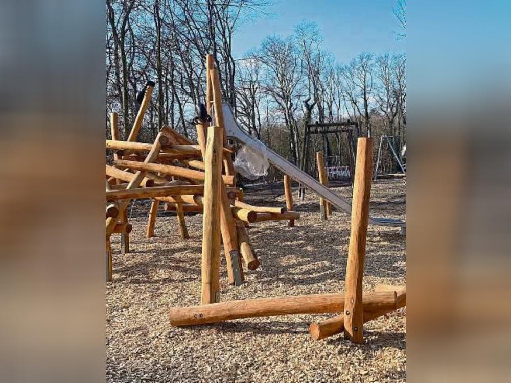 Fast fertig: Nur noch ein paar Arbeiten müssen erledigt werden, dann kann der neue Spielplatz Räuberhügel voraussichtlich im April eingeweiht werden.