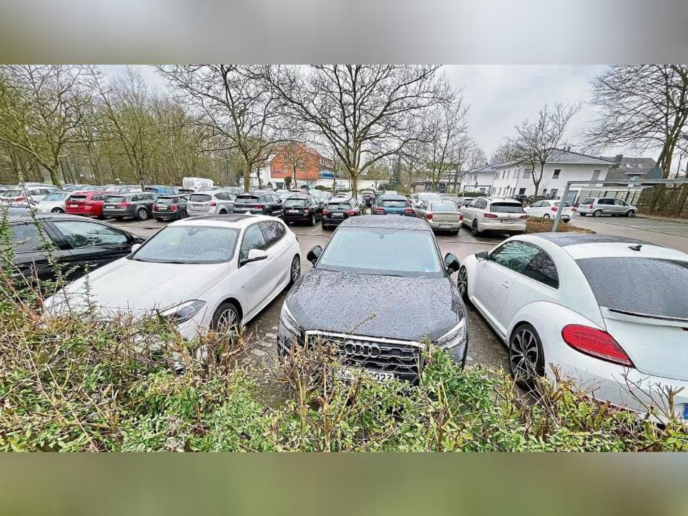 Gratis Parken, adé: Die neue Regelung betrifft unter anderem den Parkplatz hinter den Hellweg-Sole-Thermen. Foto: Dietz