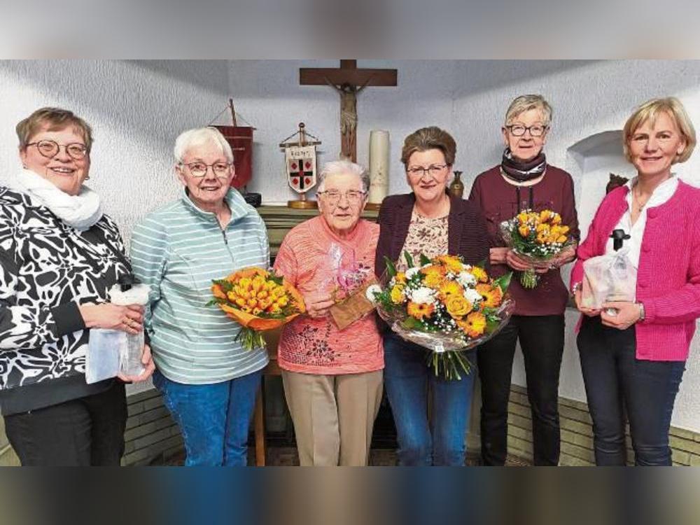 Stefanie Kamp, Margret Aust, Leni Hermes, Gabi Köhne, Christa Gessmann und Andrea Kellermann (v.l.) waren Personalien auf der Jahreshauptversammlung des Arbeitskreises für Behinderte. Foto: Kloer