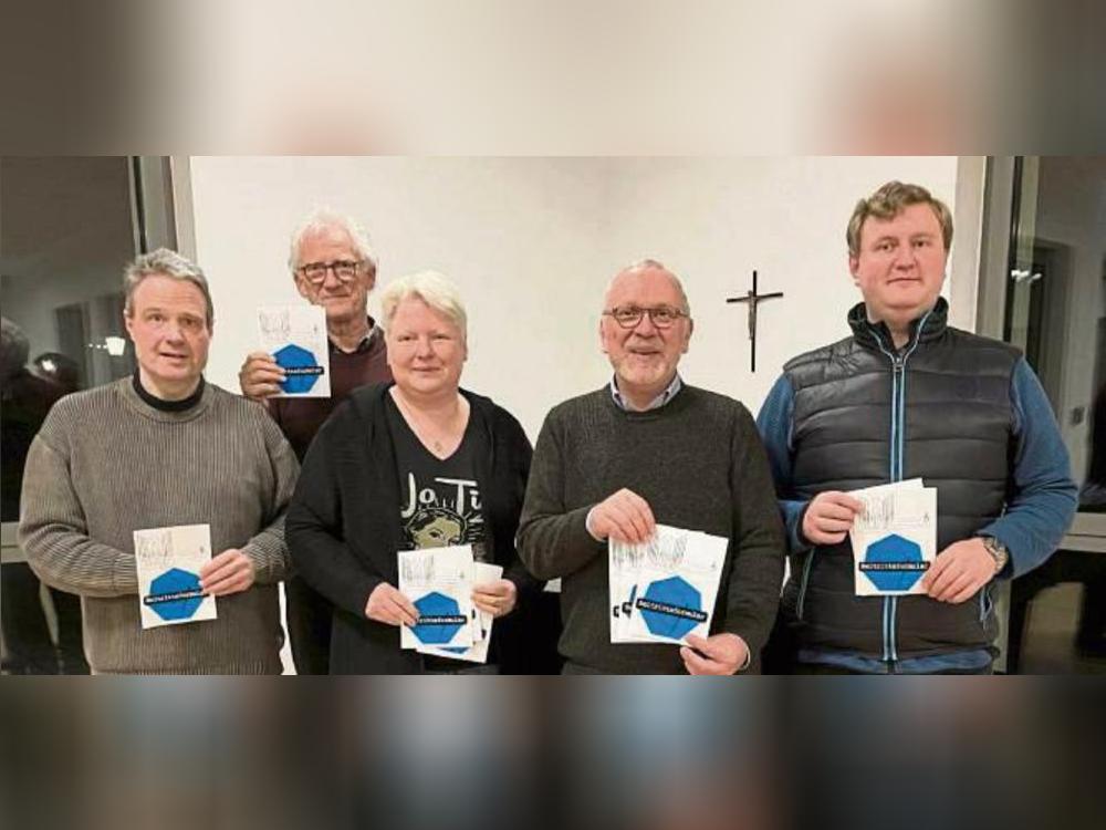 Unser Bild zeigt (v.l.): Harduin Boeven, August Sternberg, Angelika Falkenkötter, Pfarrer Thomas Wulf und Patrick Heinrichsmeier.