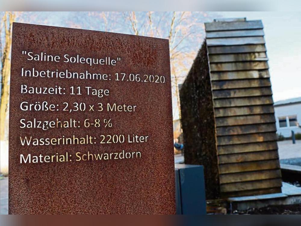 Gut für die Atemwege: In der Corona-Zeit ist ein Miniatur-Gradierwerk im Garten der Klinik Solequelle entstanden. Fotos: Dietz