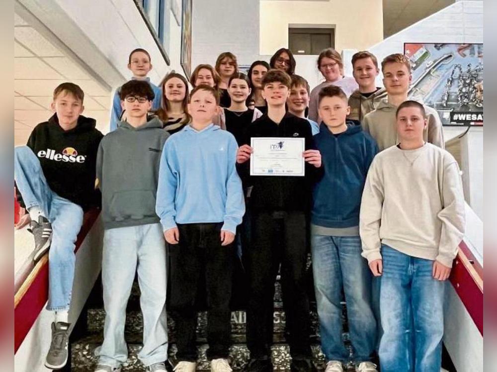 Die Klasse 8a des Gymnasiums Antonianum Geseke freut sich über den 6. Platz im Französisch-Wettbewerb