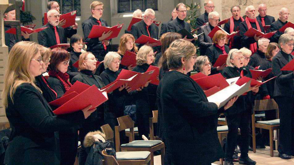 Der Große Chor der Kantorei Lippstadt beeindruckte bei der Vespermusik in der Marienkirche. Foto: Wissing