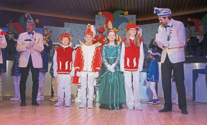 Neues Kinderprinzenpaar von Effeln: Prinz Paul Radke und Prinzessin Constanze Büscher mit ihren Pagen. Foto: Löseke