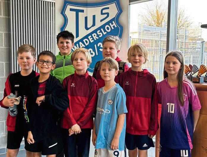 Die Farben des 1. BV Teutonia Lippstadt bei einer Badminton-Rangliste in Wadersloh vertraten Henri Müller, Simon Kern, Leo Risse, Lars Klingler, Tom Lutter, Nikolaus Kuchenbäcker, Lena Lutter und Nicolina Kuchenbäcker.