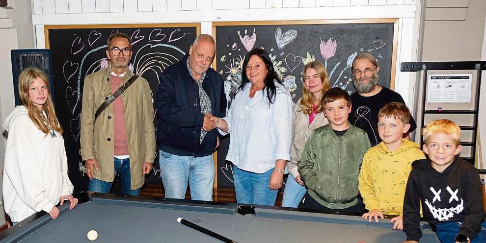 Der Rotary Club hat an das Kinder- und Jugendzentrum 1000 Euro gespendet. Foto: Kloer