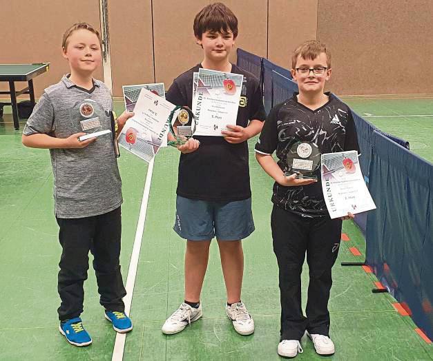 Bei den TT-Stadtmeisterschaften siegte Nico Hellmann (M./Berenbrocker SV) in der U13-Konkurrenz vor Lucas Schieven (r./Arminia Erwitte) und Eric Höing (l./Berenbrocker SV).