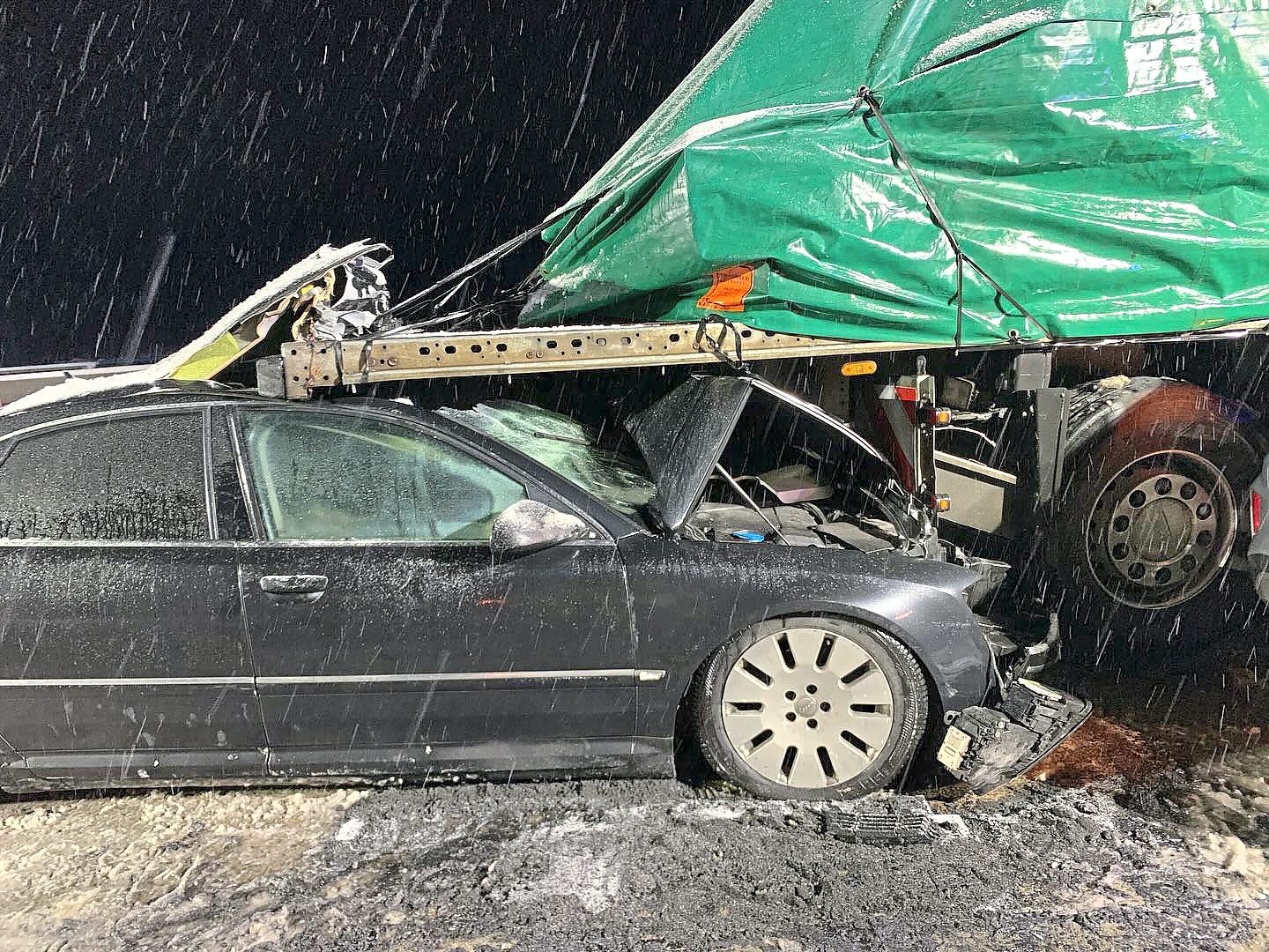 Autos Und Lkw Krachen Ineinander: Sechs Verletzte Auf A44 Bei Geseke