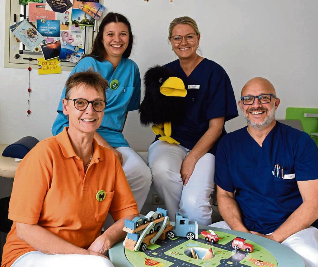 Freuen sich über die Erweiterung der Klinik für Kinder- und Jugendmedizin im EVK (v.l.): Heike Hermes (Kinderphysiotherapeutin), Sandra Campagna (pflegerische Leitung Station für Kinder und Jugendliche), Ingrid Malath (Oberärztin) und Dr. Lior Haftel (Chefarzt).