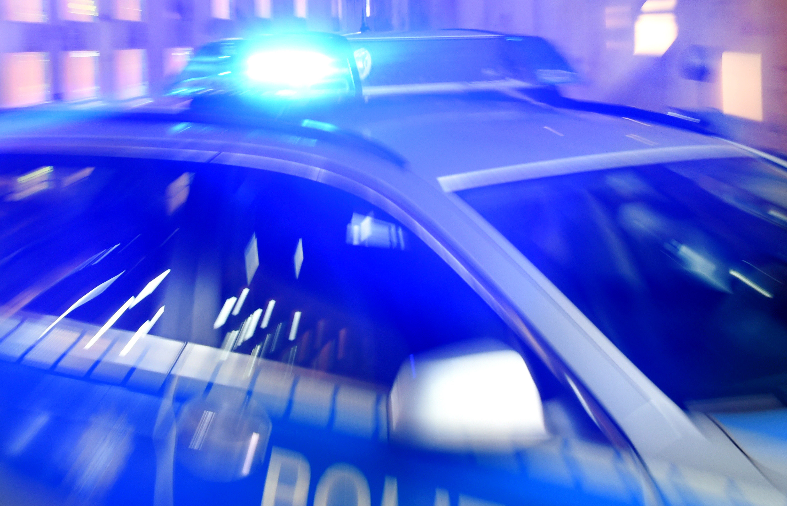 Randale nach Fußballspiel in Lippstadt: Platzsturm, Becherwurf und Angriff  auf Polizisten