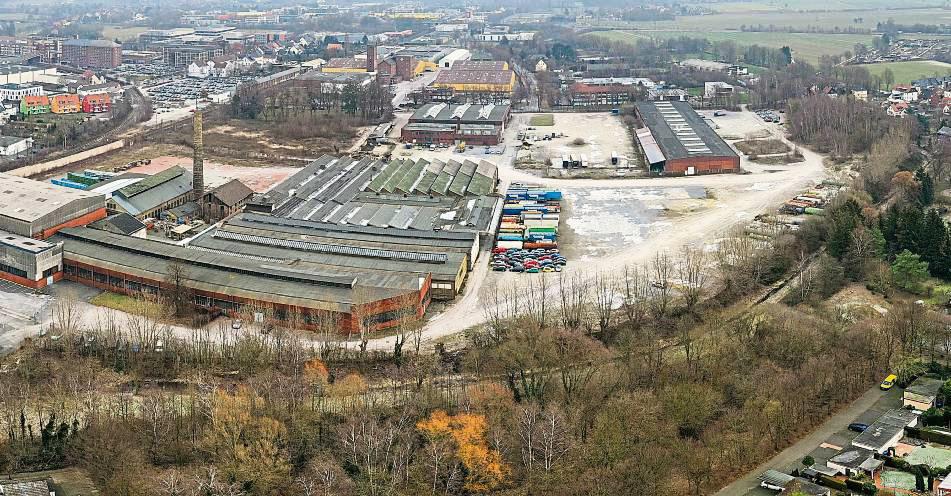 Anwohner der Bökenförder Straße sorgen sich um Lärmschutz: Sie befürchten, dass sich die Lärmsituation mit dem Bau der Südtangente an der Union und dem damit verbundenen Verkehr erheblich verschlechtert. Nur ein schmaler Grünstreifen entlang der Weihe (im Foto unten) trennt sie zukünftig von der Straße. Archivfoto: Eickhoff