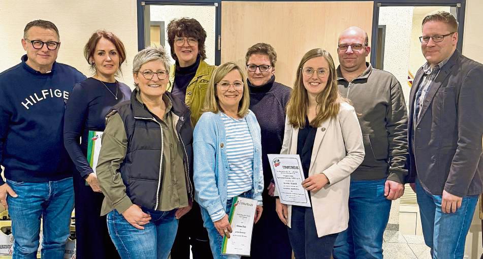 Der Lipperoder Spielmannszug ehrte langjährige aktive und passive Mitglieder (v.l.): Uli Jochheim, Nicole Garcia-Lorenz, Angelika Trojanski, Marion Peppel-Dickhut, Martina Pinke, Claudia Pappel, Elina Brand, Torsten Böckmann und Vorsitzender Marko Kötter.