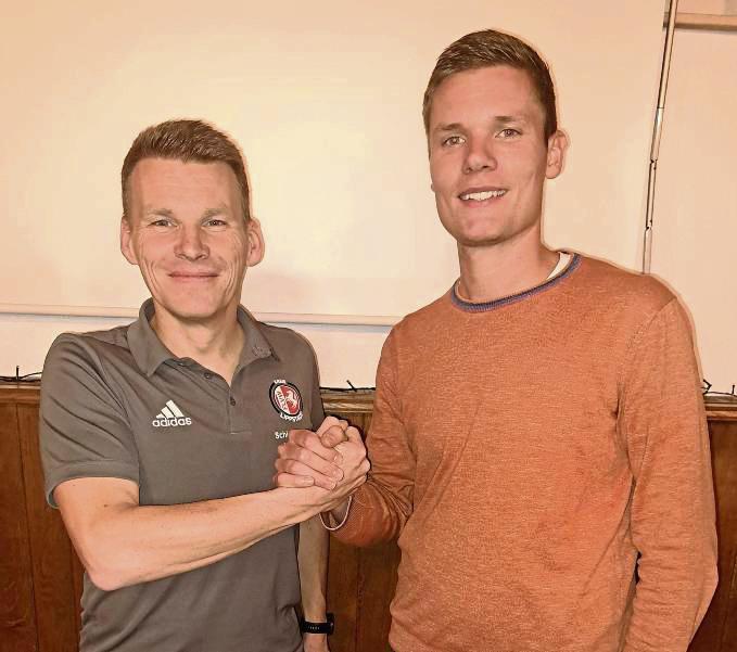 Prominenter Gast bei der Lippstädter Schiedsrichtervereinigung: Sebastian Rettler (l.) freute sich über den Besuch von Bundesliga-Referee Dr. Florian Exner.