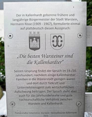 Diese Info-Tafel ist an der Holz-Stehle am Osterveldeplatz in Kallenhardt befestigt. Foto: Bsdurek