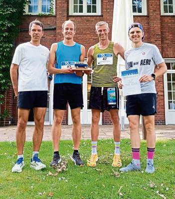 Mit neuer Bestzeit liefen (v.l.) Björn Hacheney, Stephan Meiwes, Mirko Stellmacher und Andreas Ort beim Staffelmarathon in Wiedenbrück erneut auf Rang drei.