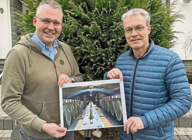 Die Ortsvorsteher Thomas Gerwin (l.) und Olaf Reen haben für Ende März eine Weinverkostung organisiert.