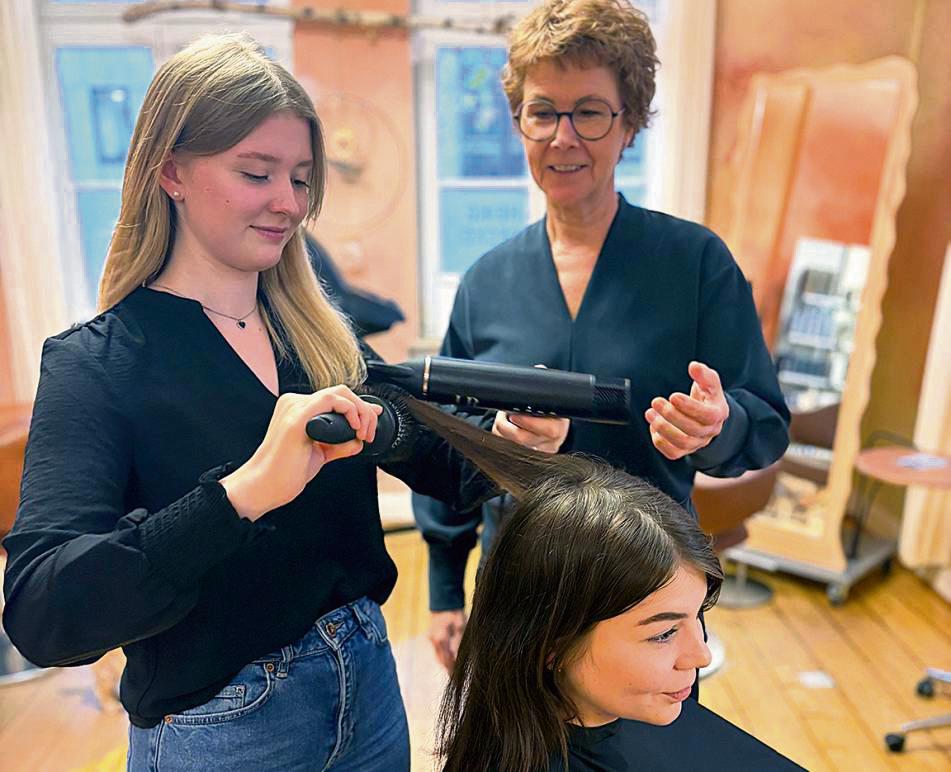 Fiona Müller ist im Salon von Heike Becker in die Ausbildung als Friseurin gestartet.