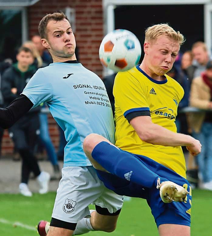 Der Titelverteidiger bleibt im Wettbewerb: Der VfL Hörste/Garfeln (in Blau) bezwang vor einer tollen Zuschauerkulisse den Nachbarn aus Ehringhausen mit 3:1. Fotos (2): Heinke