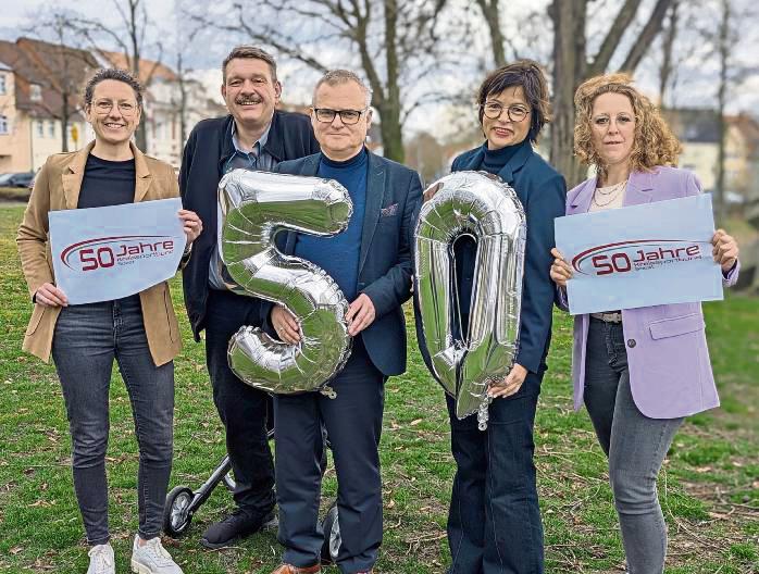 In die Aktivitäten zum 50. Geburtstag des KSB Soest starten die beiden Geschäftsführerinnen Nadine Schmidt (l.) und Sylvia Hof (r.) sowie das Präsidium mit Andreas Henke, Volker Kaiser und Nicole Thomann (v.l.). Foto: Bunte