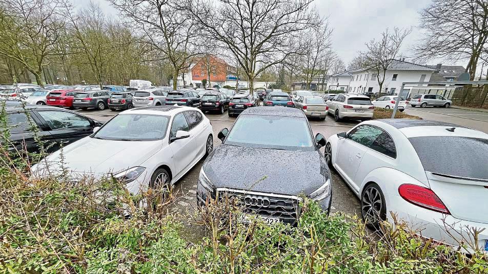 Gratis Parken, adé: Die neue Regelung betrifft unter anderem den Parkplatz hinter den Hellweg-Sole-Thermen. Foto: Dietz