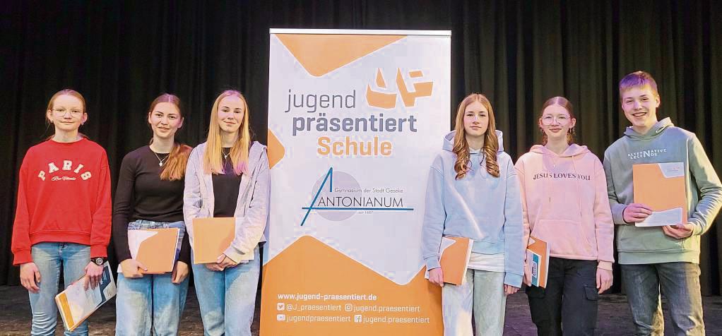 Perfekt präsentiert: Anna Huneke, Milena Asseburg, Lilli Gerling, Delia Scholl, Sophie Löwen und Florian Klüner überzeugten die Jury und starten nun auf Landesebene an.