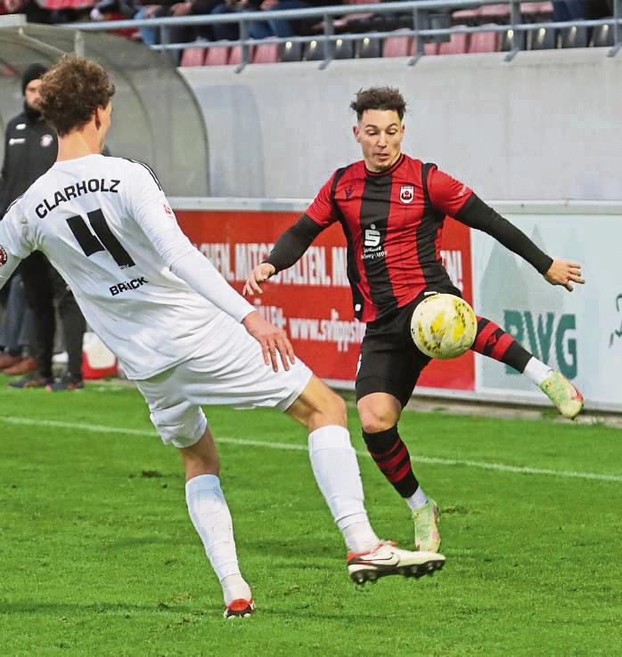 Verdacht auf Muskelfaserriss: Nils Köhler (r.) verletzte sich während der Masters-Endrunde in Soest und fällt beim SV Lippstadt für unbestimmte Zeit aus. Foto: Lütkehaus