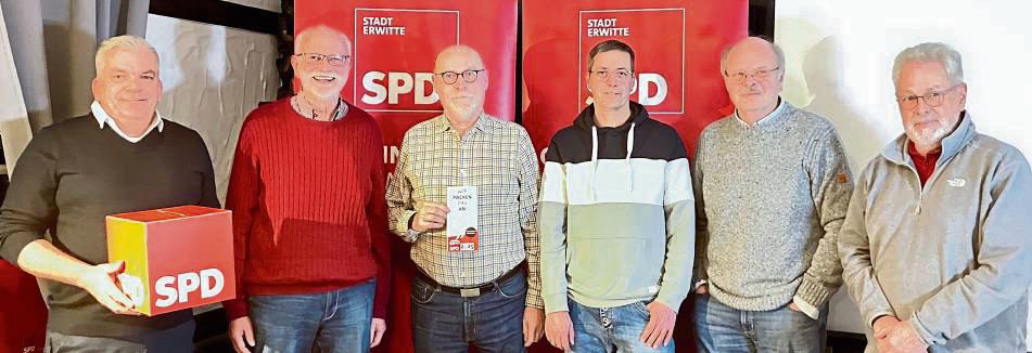 Der SPD-Vorstand bleibt bestehen: v.l. Bernd Kirchhoff, Wolfgang Marcus, Rolf Reen, Andreas Eggeringhaus, Robert Plattfaut-Schumacher und Aloys Röwekamp. Foto: Bußmann