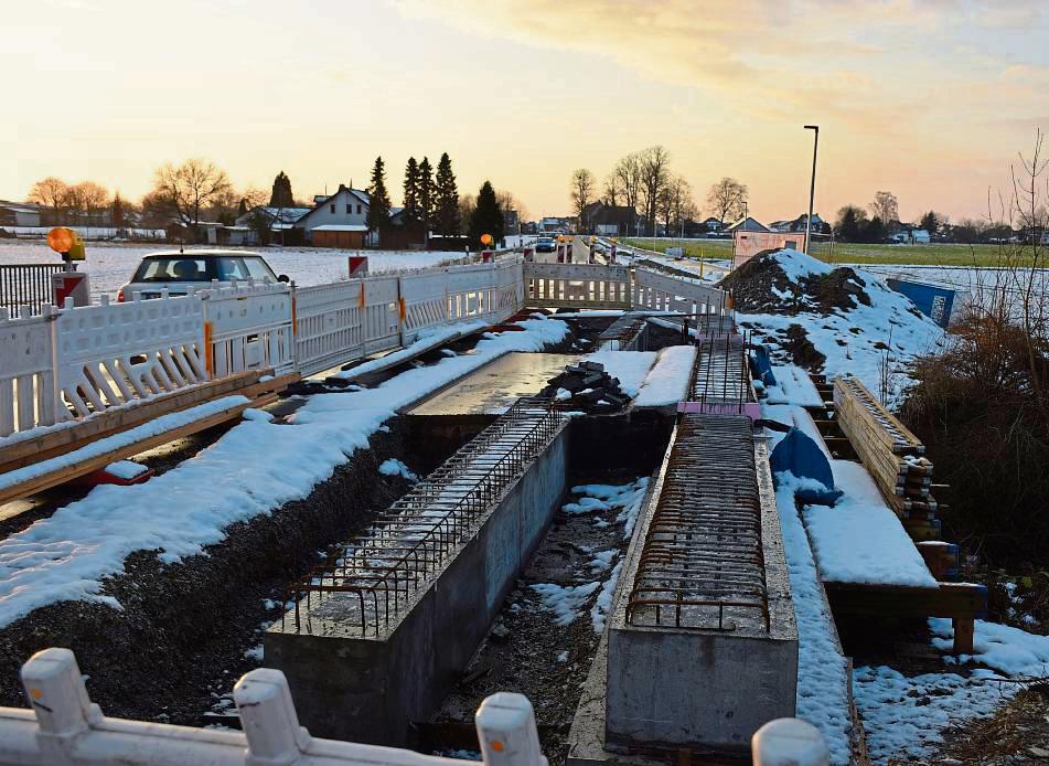 Der Radweg zwischen Störmede und der Kernstadt ist in großen Teilen fertig. Ein wichtiger Abschnitt steht aber immer noch aus: die geplante Verbreiterung der Brücke. Foto: Kossack