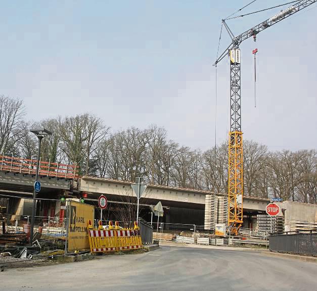 In Lippstadt steht der Neubau der B 55-Brücke still, weil die Baufirma sich insolvent erklärt hat. Straßen NRW hat die Verträge gekündigt und muss die verbliebenen Maßnahmen nun neu ausschreiben. Foto: Schwade