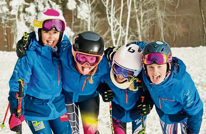 Anni Stellmacher (links/hier mit ihrem Team vom SK Winterberg) fuhr zwei saubere Läufe und holte sich den Pokal.